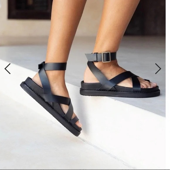 Liberte Brontë Chunky Leather Strapped Sandal | Black | Size 7 - Picture 4 of 8